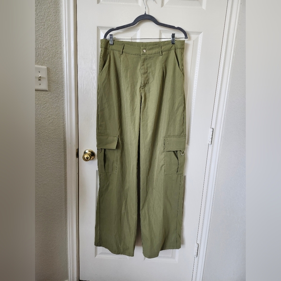 PrettyLittleThing Pants - PLT Pretty Little Thing Olive Green Cargo Wide Leg Baggy y2k Style Pants US 14